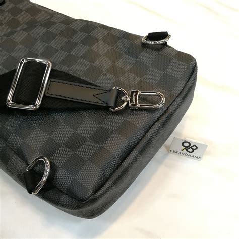 louis vuitton avenue sling.